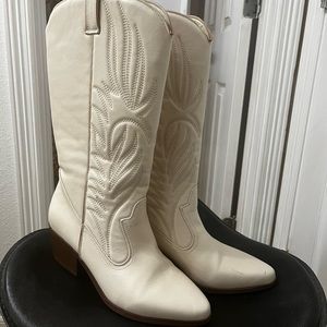 STUNNING White Cowgirl Boots